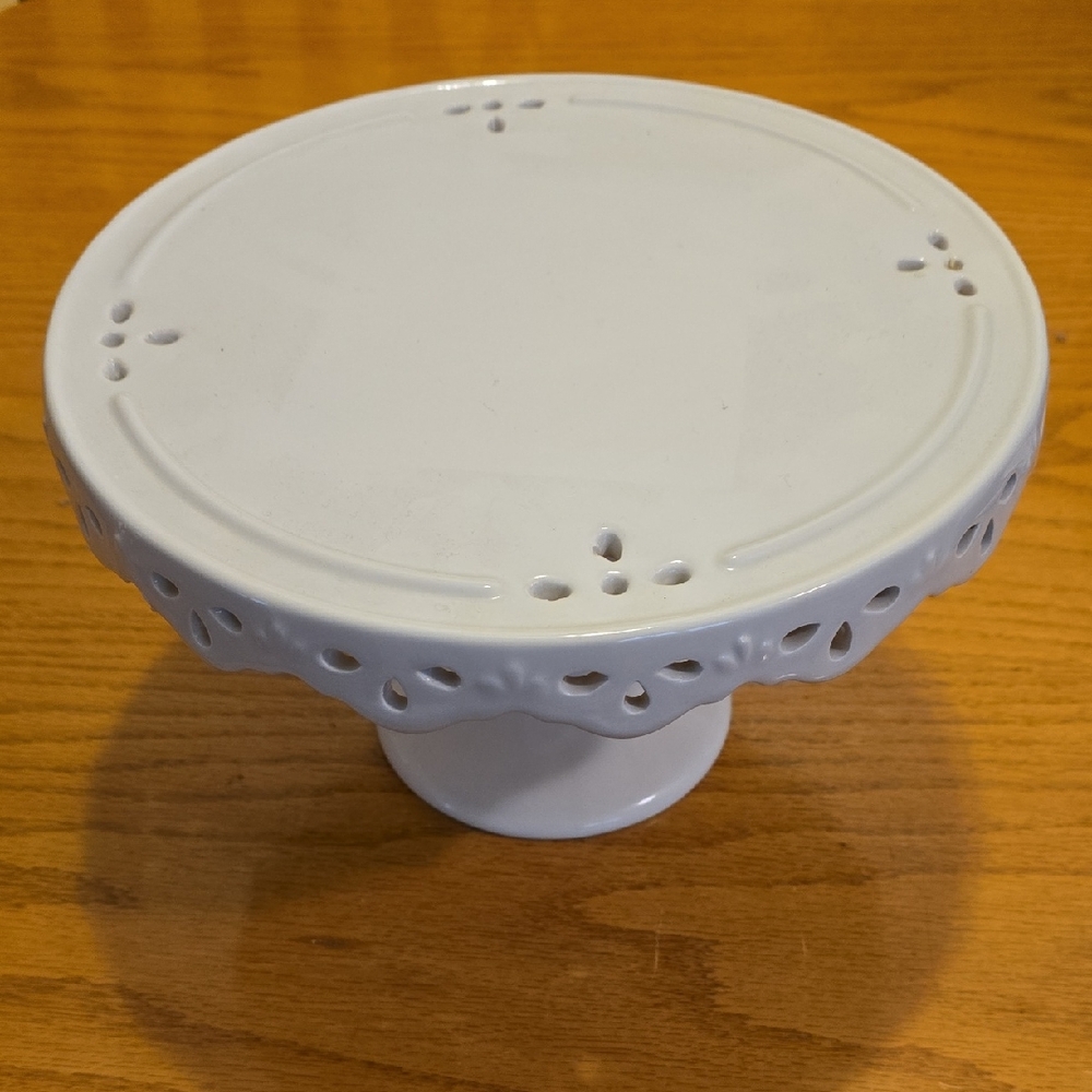 Scalloped Porcelain Cake Stand Pedestal 10.5" dia.